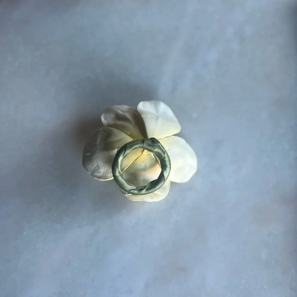 Z Gallerie Vintage Magnolia Napkin Rings – Set of 6 – Cream Floral Table Decor